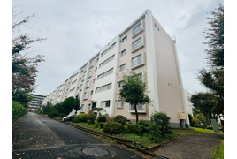 多摩川住宅ト-2号棟の外観