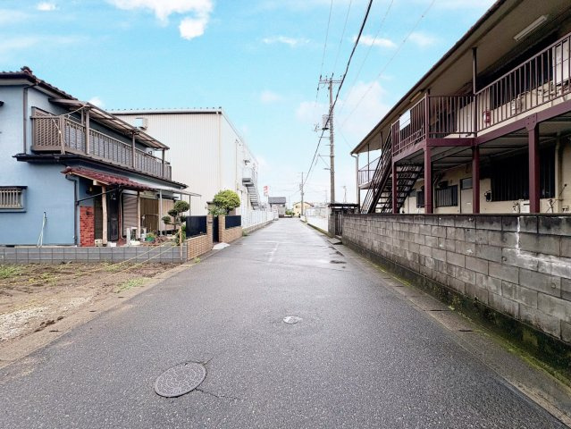 南西角地で陽当り良好・開放感のある立地！敷地約30坪・自由設計で夢のマイホームはいかがでしょうか！建築条件なし・お好きなハウスメーカーで建築可能です！