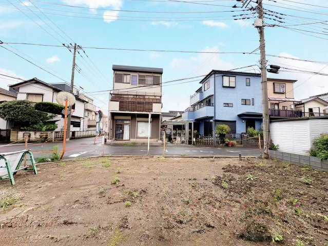 南西角地で陽当り良好・開放感のある立地！敷地約30坪・自由設計で夢のマイホームはいかがでしょうか！建築条件なし・お好きなハウスメーカーで建築可能です！