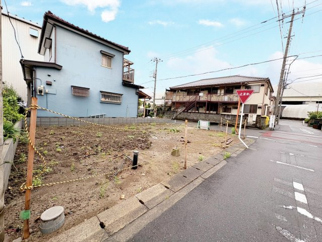 南西角地で陽当り良好・開放感のある立地！敷地約30坪・自由設計で夢のマイホームはいかがでしょうか！建築条件なし・お好きなハウスメーカーで建築可能です！