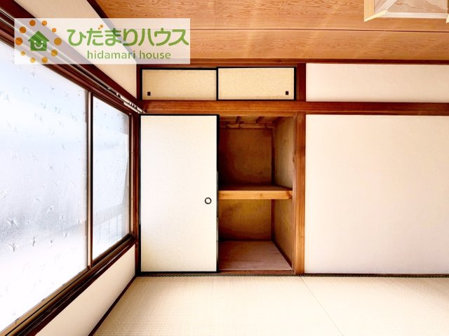 和室の収納は横開きクローゼット！　しまった物の出し入れも楽々です(^^)