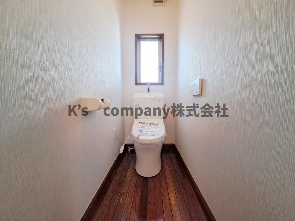 1F　窓のあるトイレです☆