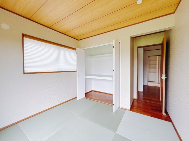 ■和室｜フローリングでは感じることのできない圧倒的な寛ぎやすさを実感してください。独立しているので周りを気にせず寝そべることもできますね♪