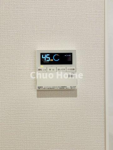 【給湯リモコン】外での一日を忘れさせてくれるオートバス機能でお好みの湯量・温度に調整された浴槽。