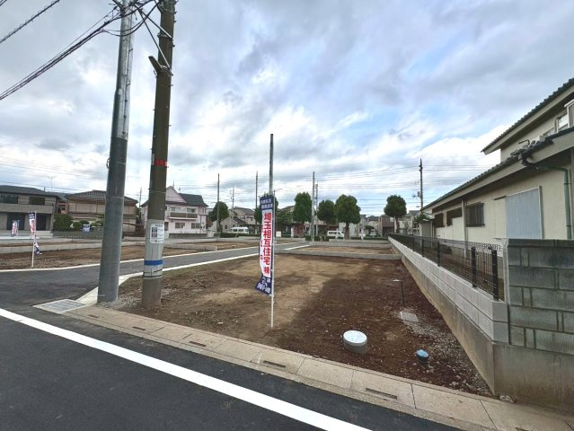 全10区画　　間取り・外観・設備まで自由にプランニング可能。暮らし方に合わせた住まいをご提案できます。花田小学校まで徒歩約4分(270ｍ)、毎日の通学がしやすい住環境です。