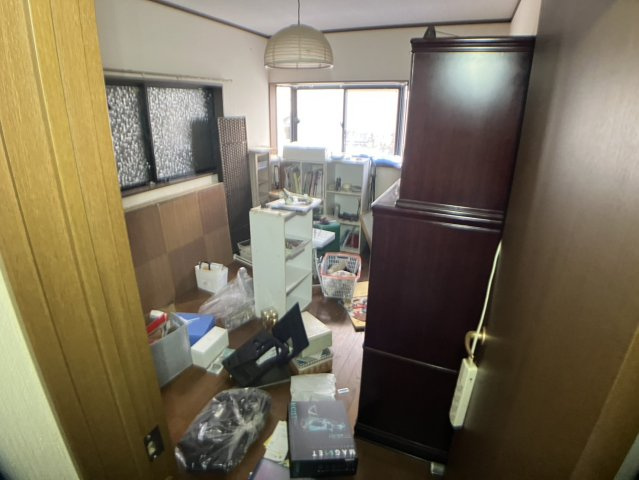 駐車場と明記されていても、最小スペースでつくられた駐車場だと大型車は駐車できなかったり、出入りしにくくなったりする可能性があります。お車のサイズと購入したい物件の駐車場のサイズを現地で確認しましょう。
