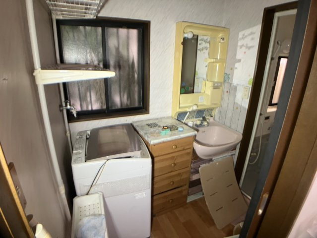入浴時の快適さも大事なことですが、綺麗な状態を維持できなければ気持ちよく入浴できません。毎日の掃除が楽という点は大事なポイントになります！カビが生えにくく掃除がしやすい、壁や浴槽を選ぶといいでしょう。