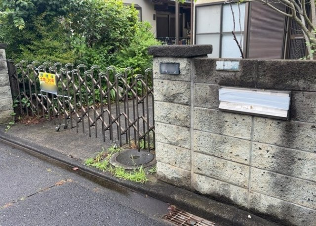 土地の形が極端に長細かったり、狭小地、あるいは道路との高低差がある傾斜地だった場合、後々売ろうとしても買い手がつかない場合もあります。後々、売却することになった時に価値の下がらない土地を選びましょう。