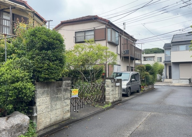 土地を買う際、住む地域の自治体や福祉の補助制度にも注目してみましょう。子供や老人の医療補助やゴミ出しのルールなど、自治体によってルールに大きな違いがあるため、暮らしやすい土地で判断するとよいでしょう。