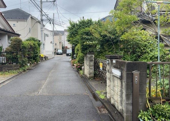 物件の詳細については、現地を見てわかること以外に、役所や法務局などで調べないとわからないことがあります。そのため、現地に行く場合は、もしこの物件を買ったらどのような生活ができるかをイメージしましょう。