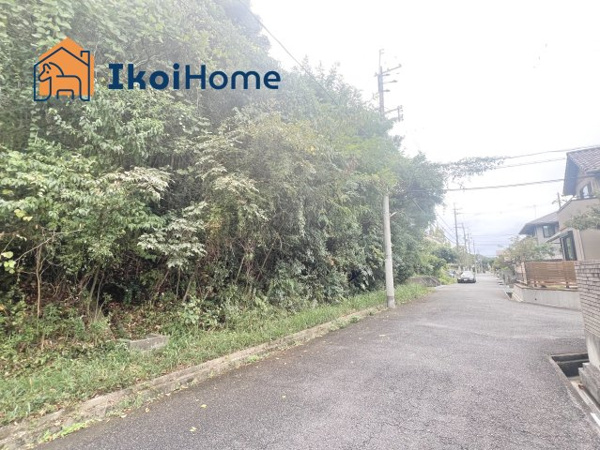 【神戸市西区桜が丘東町６丁目　土地の前面道路含む現地写真】