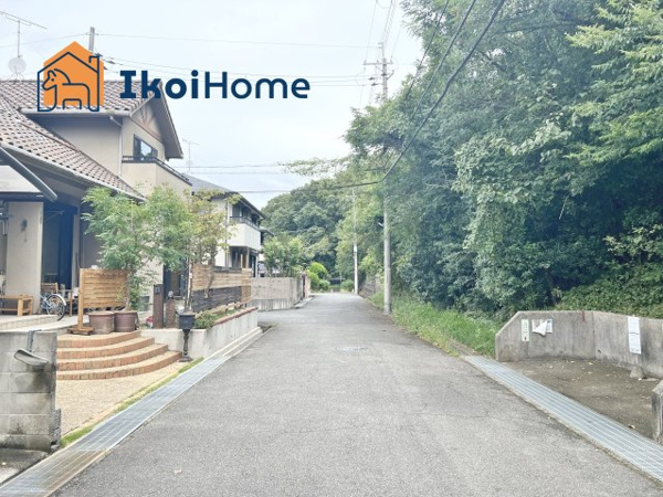 【神戸市西区桜が丘東町６丁目　土地の前面道路含む現地写真】