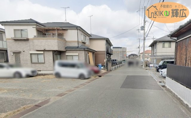 前面道路は広々としておりますので、お車の運転が苦手な方でも安心ですね。