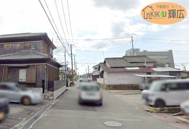 前面道路は広々としておりますので、お車の運転が苦手な方でも安心ですね。