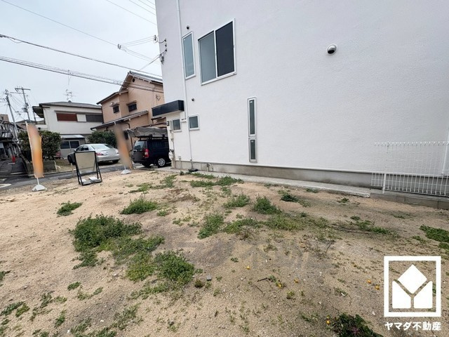 周囲にはすでに建物が建っていますので、実際の採光状況や窓の位置なども事前にご確認いただけます。