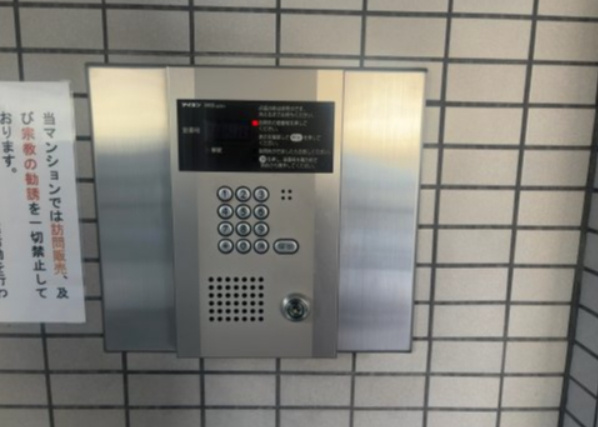 当然のことではありますが、オートロックやセンサーライト、ホームセキュリティーなどの防犯設備があれば、小さいお子様がいるご家庭も安心ですよね！まず物件購入の際は、防犯設備もチェックするようにしましょう。