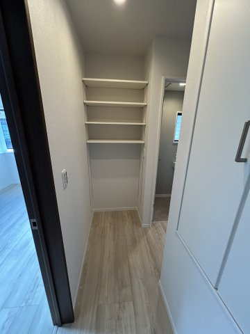 可動棚で使いやすい収納付！