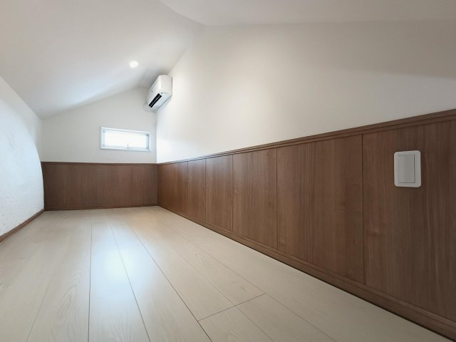 【ロフト】　居室を広々と使える上、荷物の一時置き場としても重宝する使い勝手の良いロフトスペースです。　※CG加工による空室イメージです。