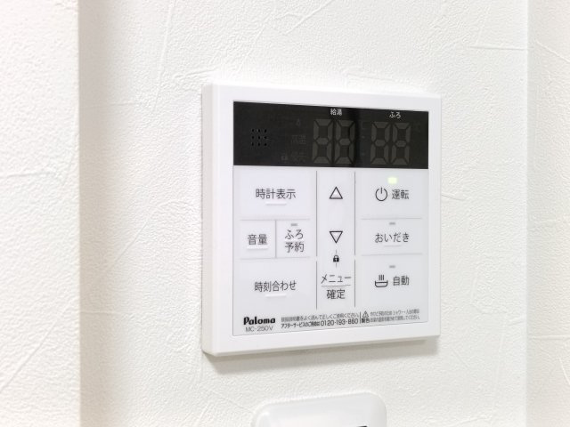 【給湯パネル】　キッチンや浴室に安定したお湯を供給する給湯設備で、日々の暮らしに欠かせない存在です。
