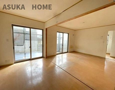 大きなお部屋が魅力的です。陽当たり良好なお部屋で家族との充実した時を過ごしてくださいね。