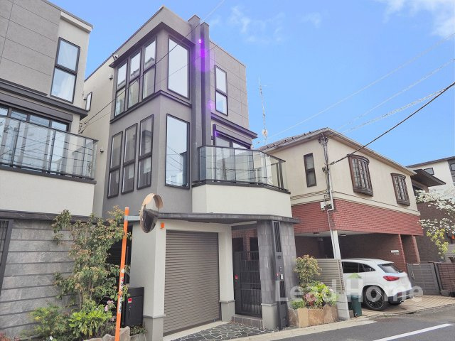 青空のもと陽当たりと風通りに恵まれた好立地！明るい自然光を感じながら毎日爽やかに過ごせますね♪