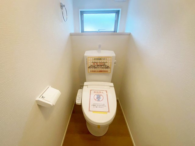 朝の混雑時にも安心。1階と2階にそれぞれトイレを設置しました。来客時も安心です。