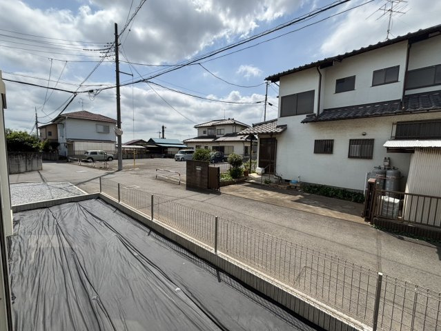 日当たりの良い広い庭。友人や親せきが集まってＢＢＱをしたり、ペットと遊んだり。一戸建てならではの楽しさが広がります(*^-^*)