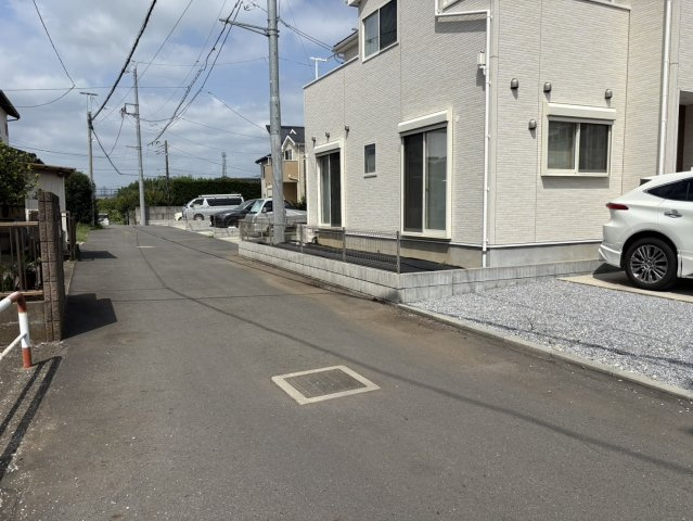 交通量の少ない前面道路は、小さなお子様のいるご家庭でも安心です！