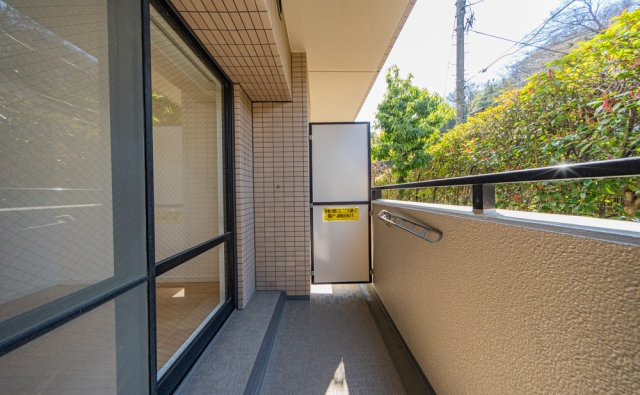 外からの目が気にならないバルコニーで洗濯物が干せます