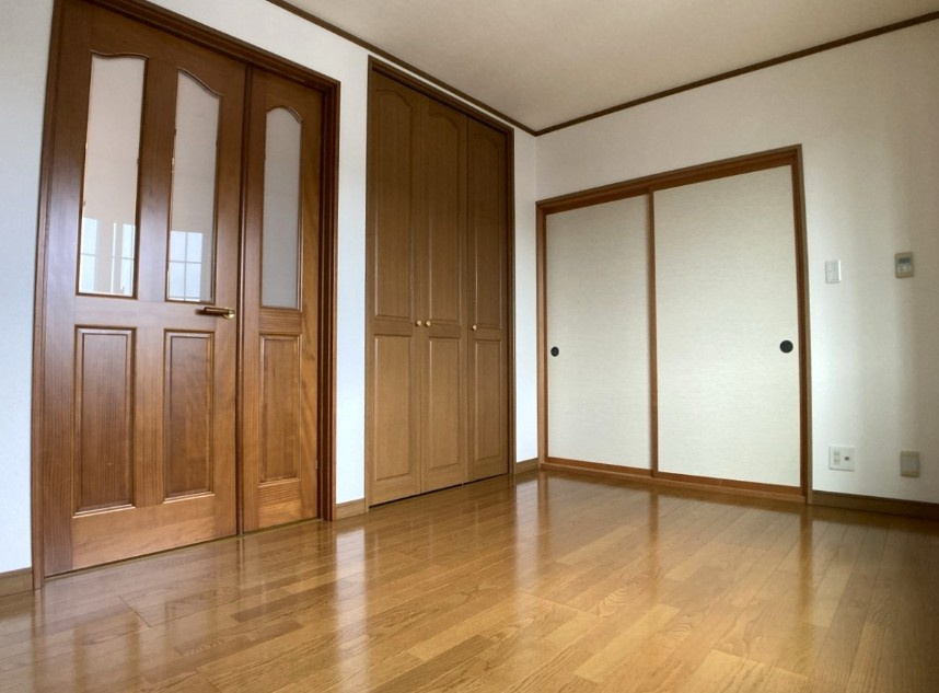 3階6帖の洋室。全室6帖以上とゆとりのある広さです。