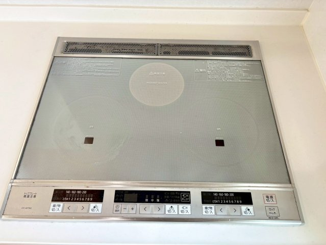 ＩＨクッキングヒーターは火を使わないため、ガスコンロに比べて安全で、フラットな表面なのでお掃除が楽です。