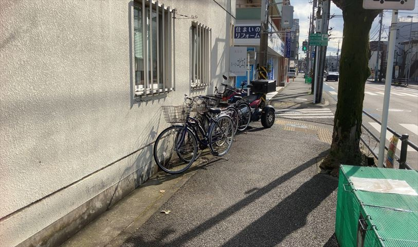 マンションの駐輪場は、事前に空きがあるか確認を取ると安心です。せっかく入居したのに駐輪スペースがない！なんてことになったら大変ですよね。そこで、内見時や購入前にはまず事前に確認しておくと良いでしょう。