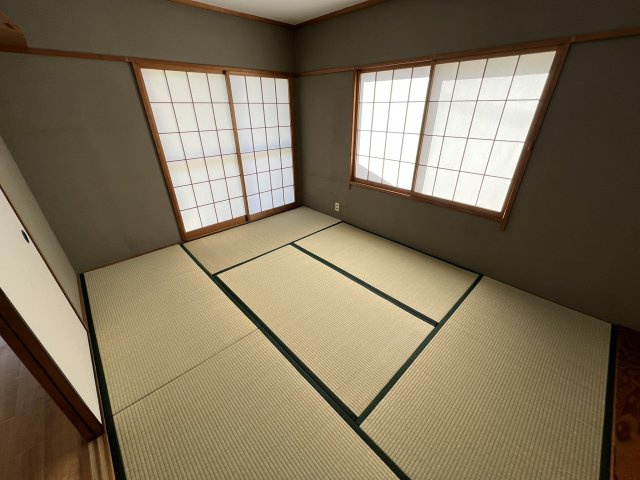 落ち着いた雰囲気の和室付きです