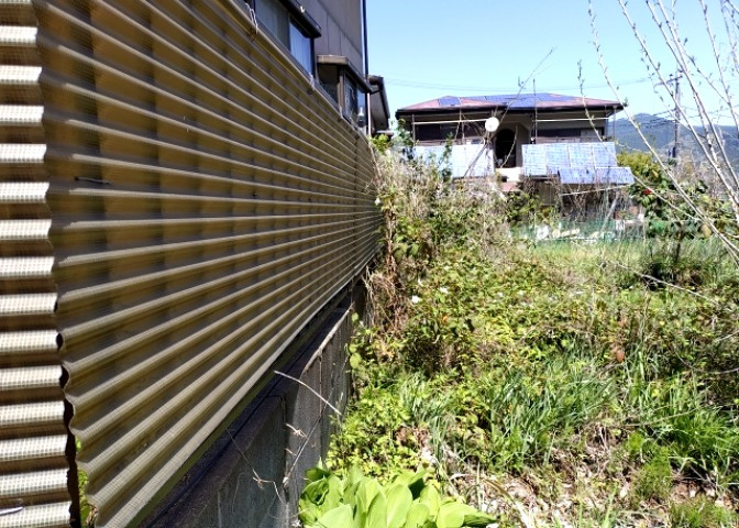 土地を買う際、住む地域の自治体や福祉の補助制度にも注目してみましょう。子供や老人の医療補助やゴミ出しのルールなど、自治体によってルールに大きな違いがあるため、暮らしやすい土地で判断するとよいでしょう。