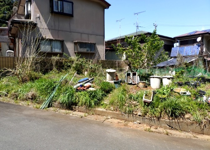 現地に行くなら、物件の周囲の地形がどうなっているかを見ることも大切です。周辺より低くなっている土地では、大雨などで水が集まりやすいため、地盤が弱くなっているということも考えられるため、注意が必要です。