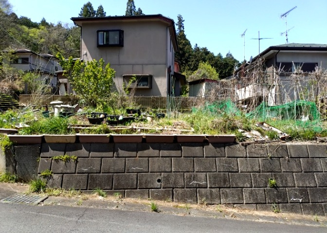 隣家の土地はどうなっているのか、生活利便施設が近くにあるのか、学校まで近いかなど、お客様のライフスタイルにあわせたイメージが重要です。また、近くにあると困る施設が近くにないかも確認するといいでしょう。