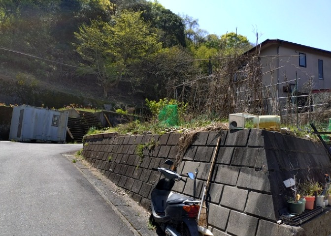 家を建てる前提で土地を探している場合、地盤の丈夫さは譲れない条件の一つです。地盤が脆弱だと追加工事が必要となります。また、過去に地盤沈下や液状化現象を起こした土地は、できるだけ避けた方がいいでしょう。