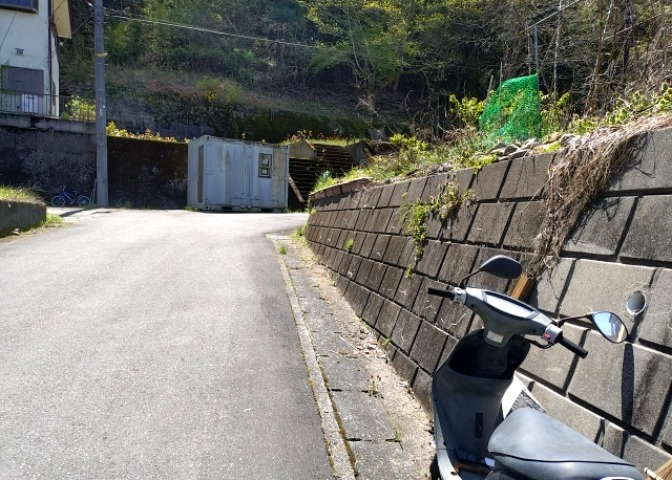 人が暮らすうえで日光は大切な要素となります。日当たりの良さは譲れないポイントですね。併せて近くに大きな建築物の建築予定がないか、あるいはそれが可能な土地が近くにないか事前に確認することもお勧めします。