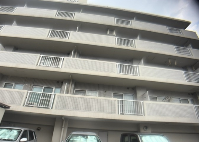 隣家の土地はどうなっているのか、生活利便施設が近くにあるのか、学校まで近いかなど、お客様のライフスタイルにあわせたイメージが重要です。また、近くにあると困る施設が近くにないかも確認するといいでしょう。