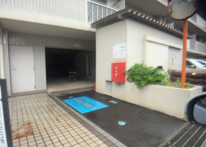 共有部分は、住民なら誰もが使える設備のこと。例えば駐車場やエレベーター、インターネット設備、セキュリティ設備などがあります。他にも、マンションの廊下・外部階段やエントランス・ゴミ置き場などがあります。