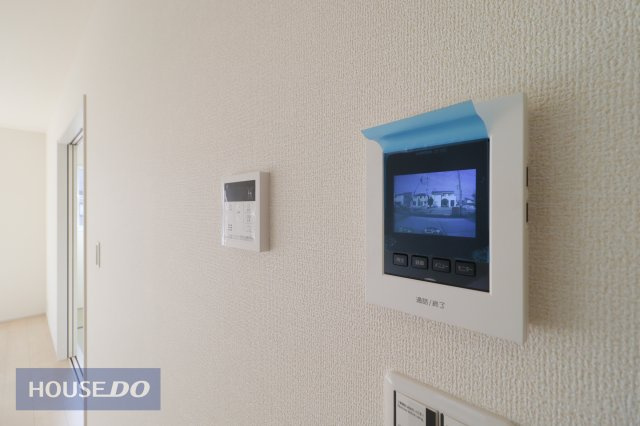 【TVインターホン】カラーTVインターホン。録画機能付きで、防犯上はもちろん、お届け物などの把握にも便利。