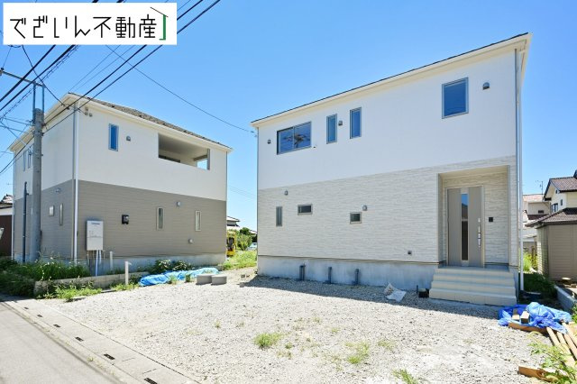 ≪1号棟≫駐車並列4台以上可能なスペースあります。(車種による)　現地(2026年7月撮影)