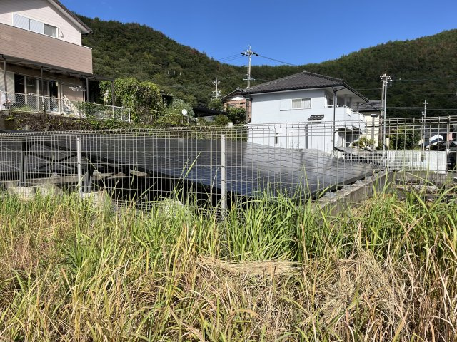 東側隣地は太陽光パネル設置用地