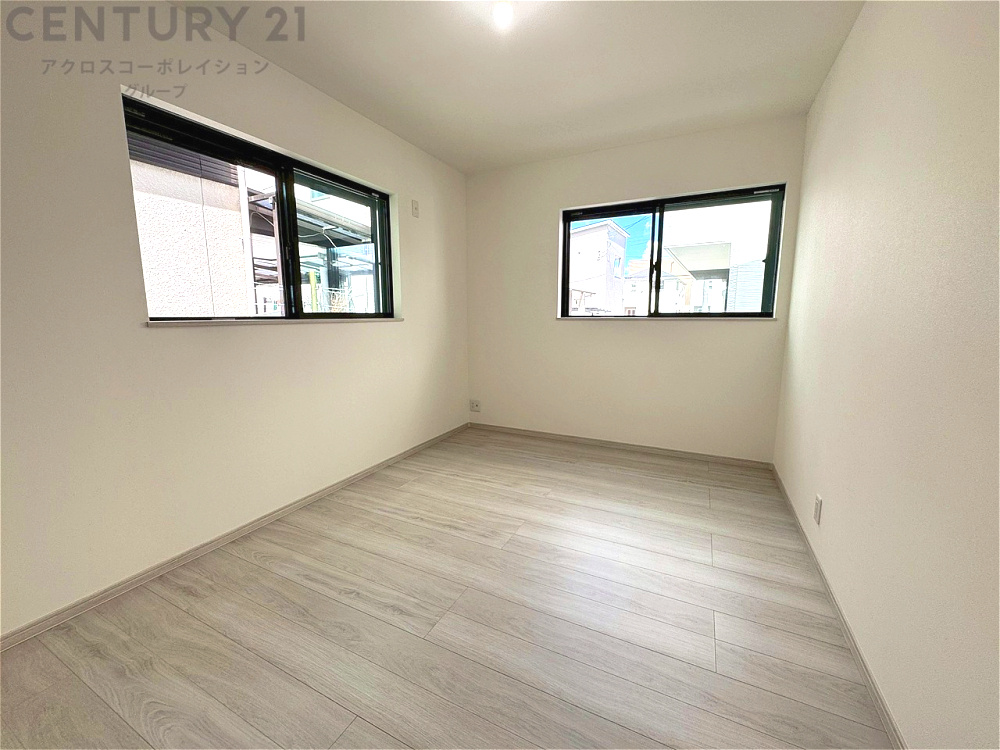 創造性や成長を促す遊びの空間を提供。学習や趣味に集中できる環境を整えます。個別のプライベートスペースは自己表現と自立心を育み、心地よい睡眠環境を整えリラックスできる場所を提供。