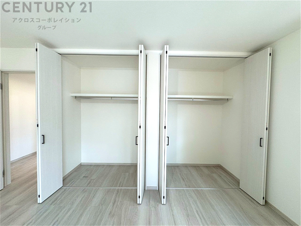 衣類やアクセサリー、小物類の収納が便利で整理整頓がしやすく、部屋の美観を保ちつつ、スペースを最大限に活用できます。衣服のしわやダメージを防ぎ、長持ちさせることができます。