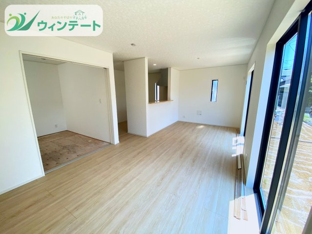 生活動線に優れたLDK。キッチン・ダイニング・リビングが一体となり、家事のしやすい空間設計です。