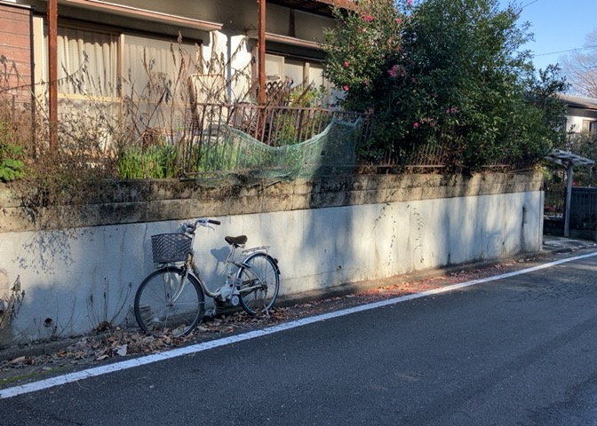 物件の詳細については、現地を見てわかること以外に、役所や法務局などで調べないとわからないことがあります。そのため、現地に行く場合は、もしこの物件を買ったらどのような生活ができるかをイメージしましょう。