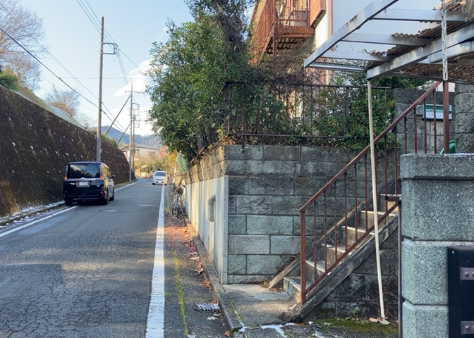 家を建てる前提で土地を探している場合、地盤の丈夫さは譲れない条件の一つです。地盤が脆弱だと追加工事が必要となります。また、過去に地盤沈下や液状化現象を起こした土地は、できるだけ避けた方がいいでしょう。