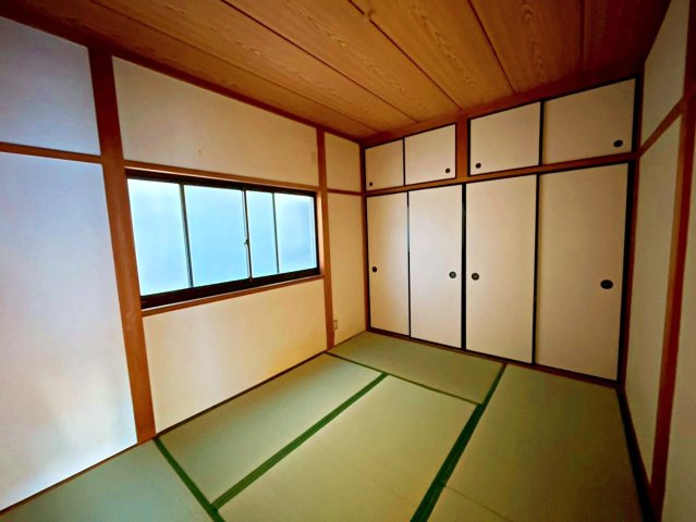 3階和室・約6帖　押入れ収納付きです。　