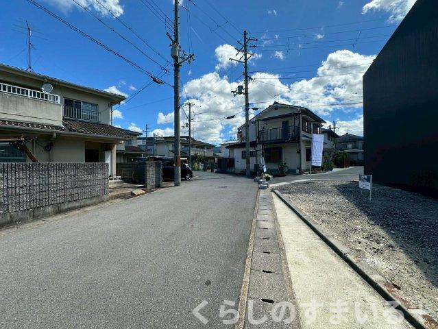 前面道路含む現地写真です